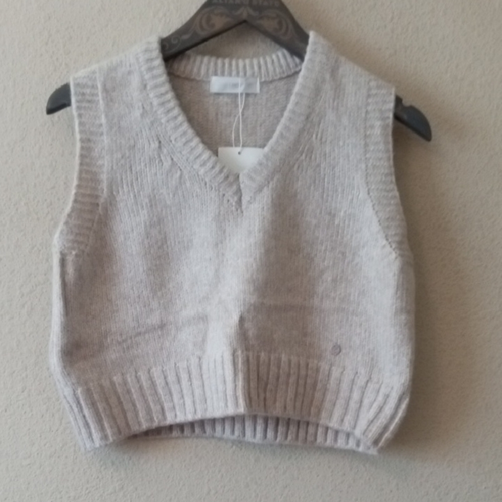 Loeil Knit Vest Tags